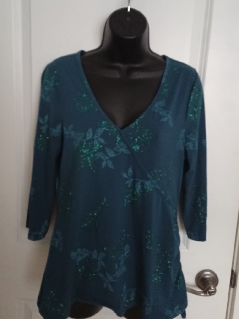 Reitmans Women's Size Large Sparkly Top